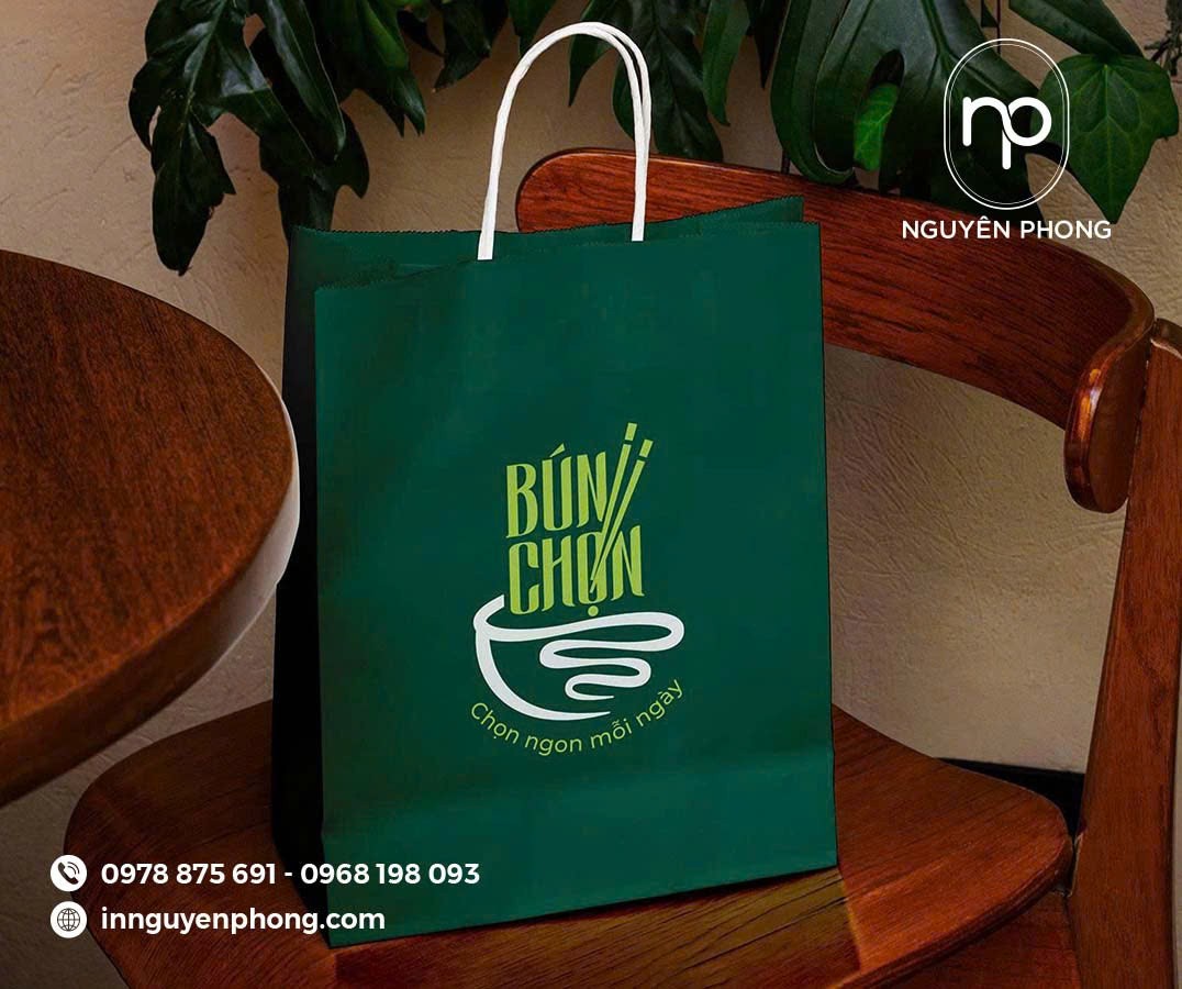 Mẫu túi giấy in logo nổi bật 